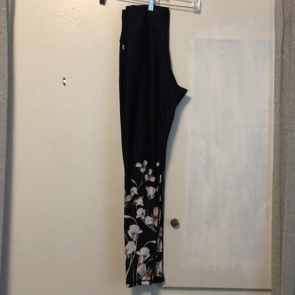 Long leggings floral print on black